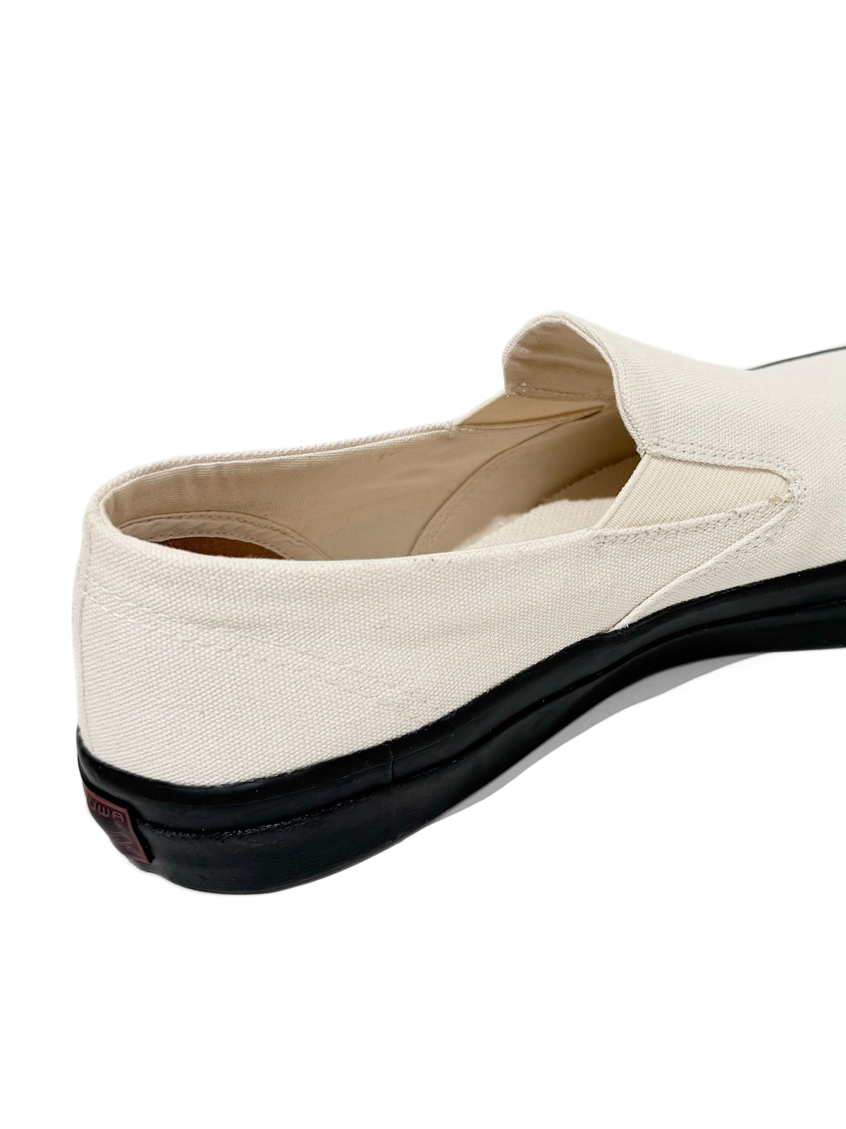 WAKOUWA SLIP ON BLACK SOLE / NATURAL